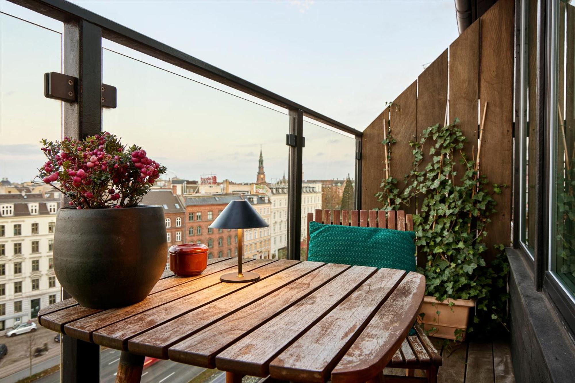 Manon Les Suites Guldsmeden Copenhagen Exterior photo A balcony